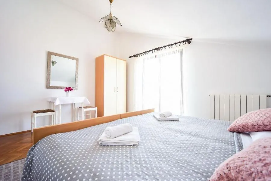 Apartment With Beutiful View-Marijana Zadar